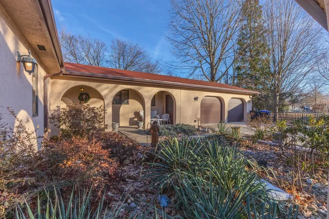 $269,000 | 28 Chatsford Court, Bloomington, IL 61704