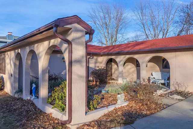 $269,000 | 28 Chatsford Court, Bloomington, IL 61704