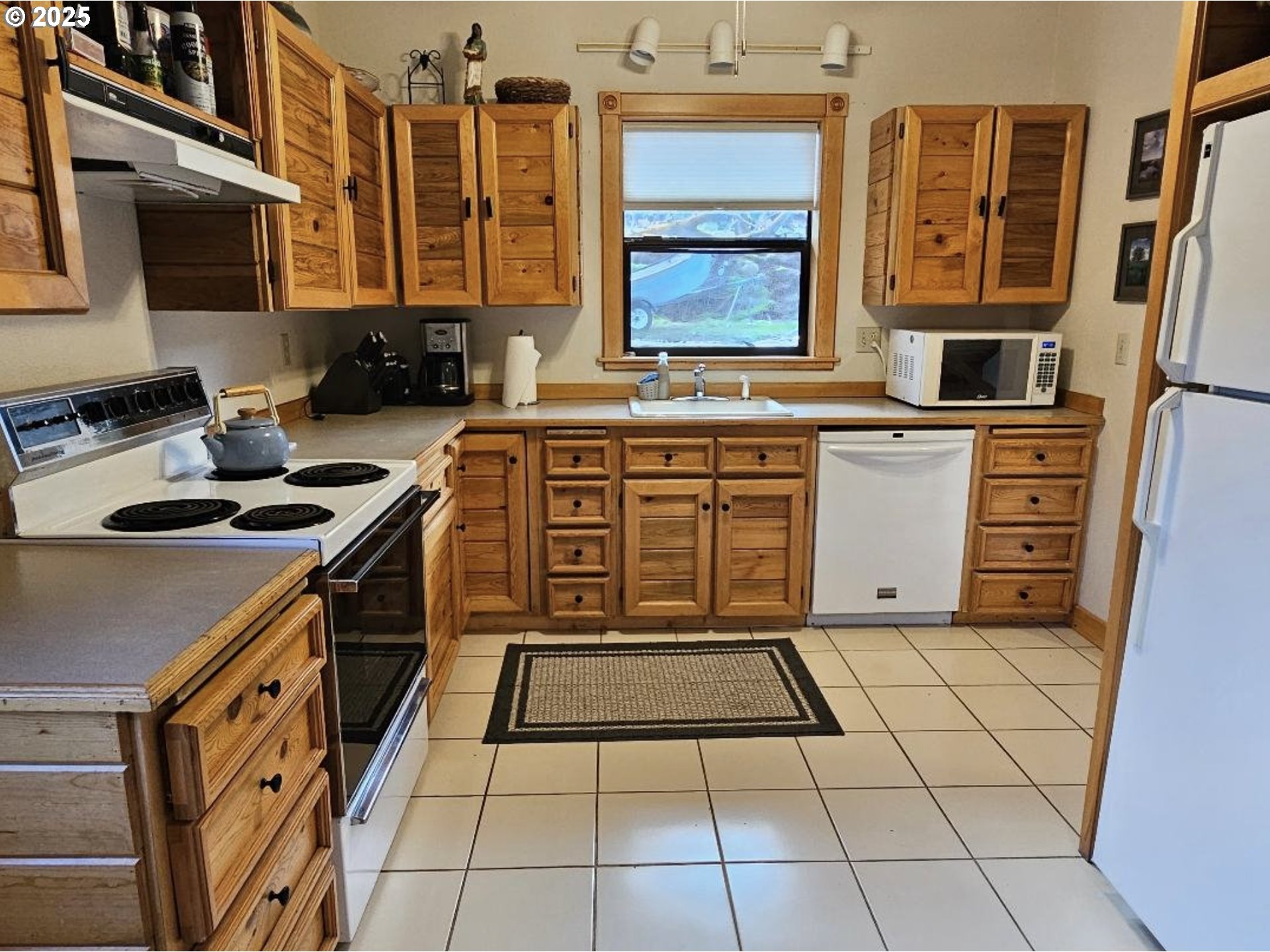 804 Riverside Street Maupin, OR 97037 - Photo 9 of 11