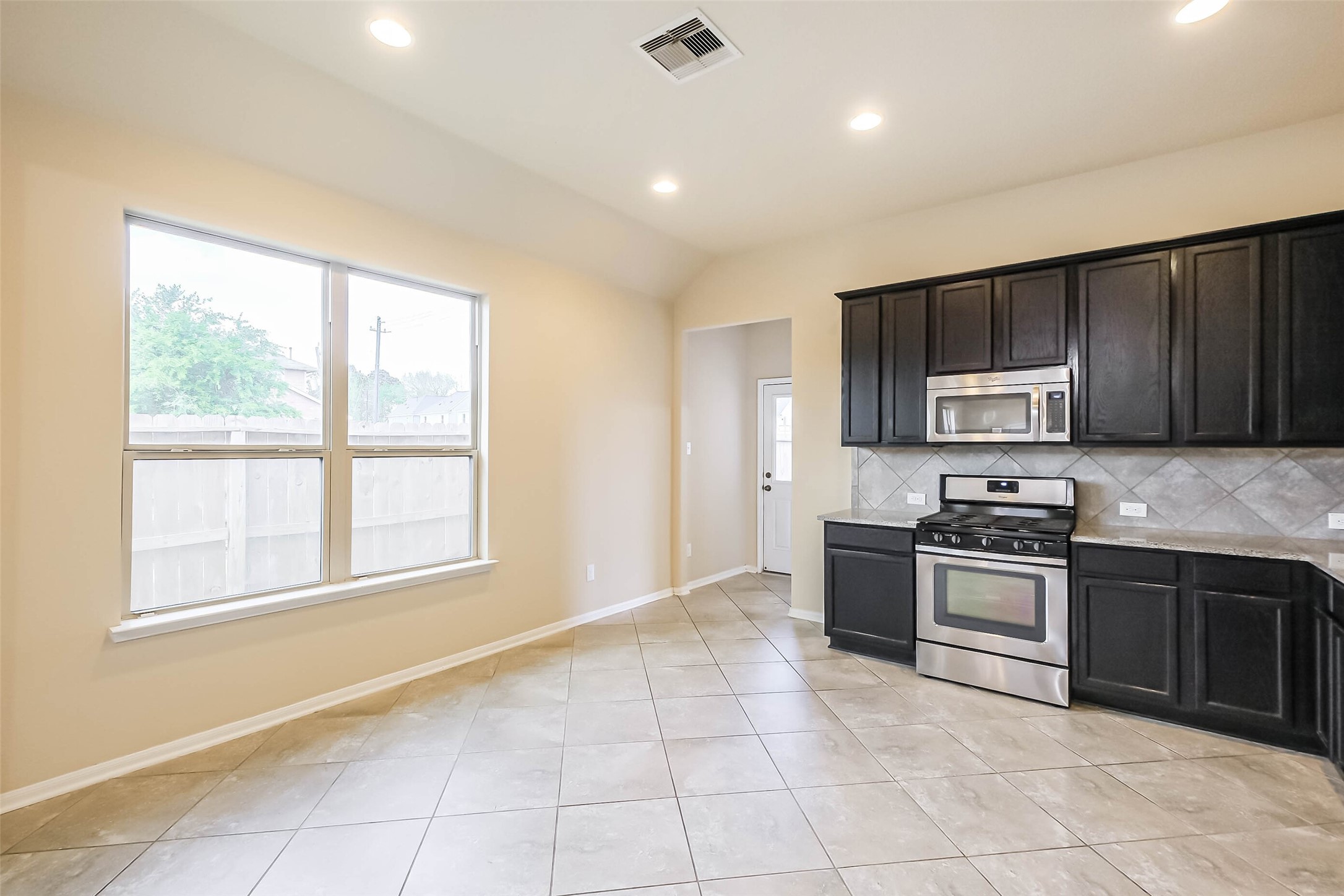 10103 Blue Point Juniper Drive Houston, TX 77075 - Photo 13 of 28 Kitchen/Dining Area