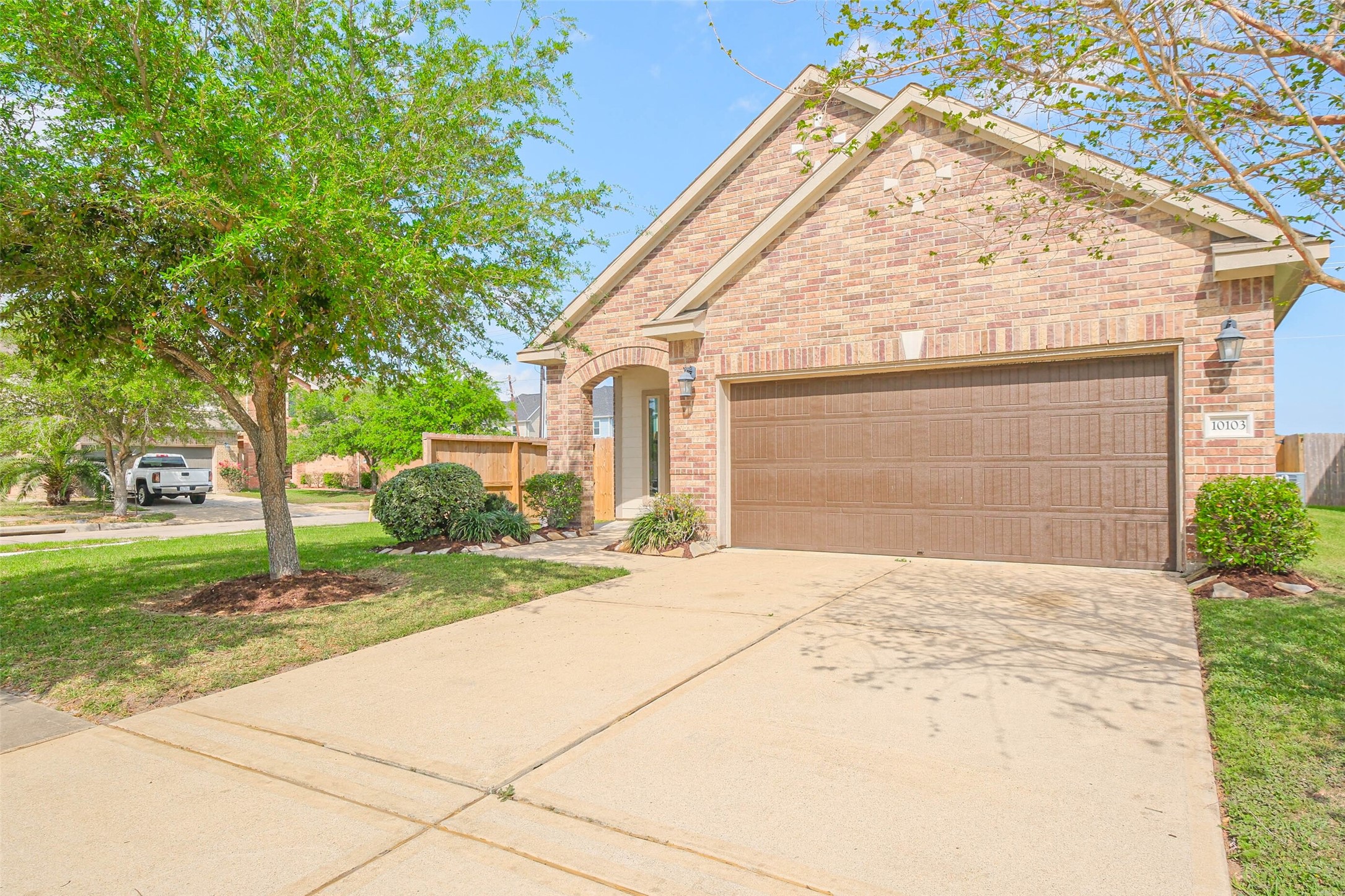 10103 Blue Point Juniper Drive Houston, TX 77075 - Photo 4 of 28