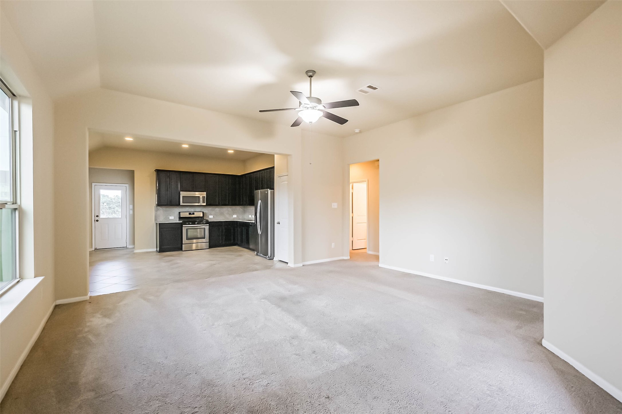 10103 Blue Point Juniper Drive Houston, TX 77075 - Photo 9 of 28 Living Area