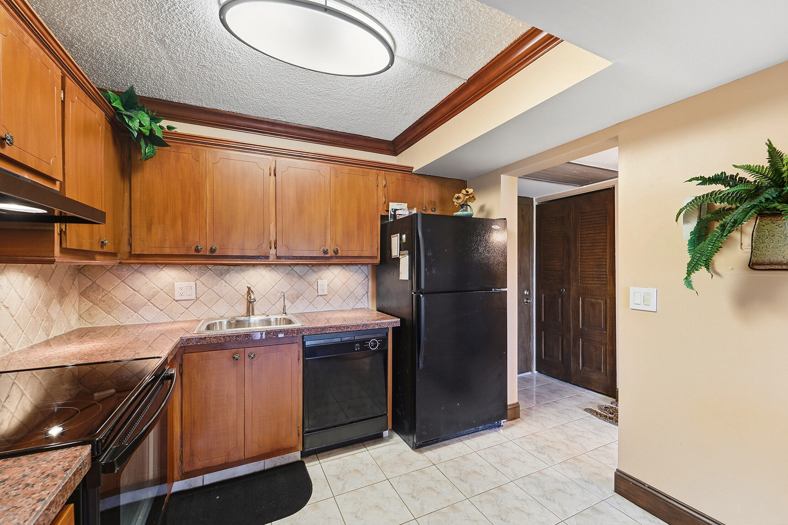 9273 Southwest 8th Street, Unit 321 Boca Raton, FL 33428 - Photo 7 of 29 Kitchen
