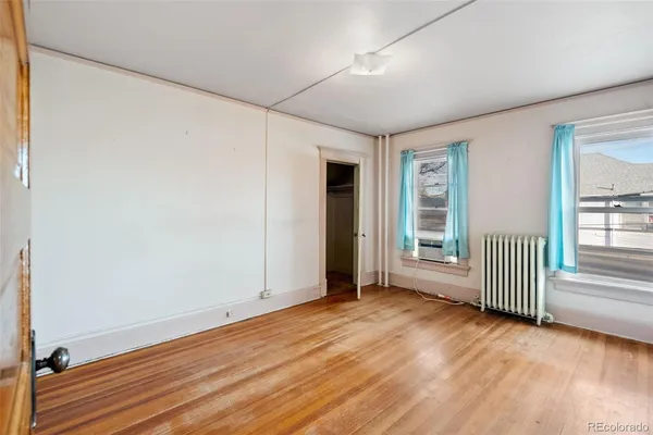 a view of an empty room with a ceiling fan