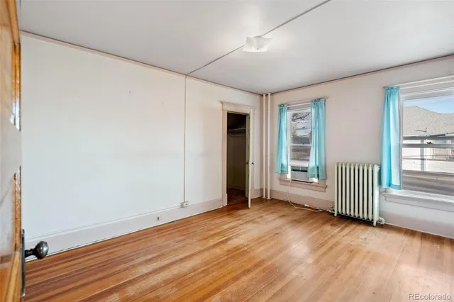 a view of an empty room with a ceiling fan