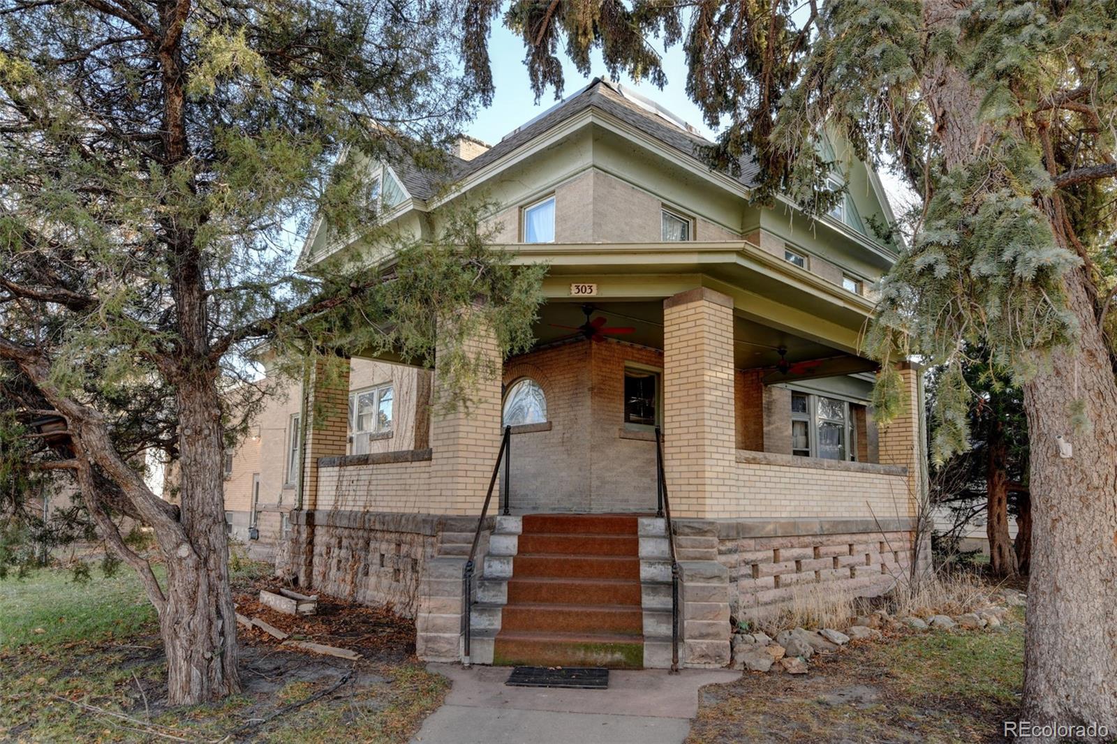 303 South 3rd Street Sterling, CO 80751 - Photo 4 of 50 a front view of a house with a yard