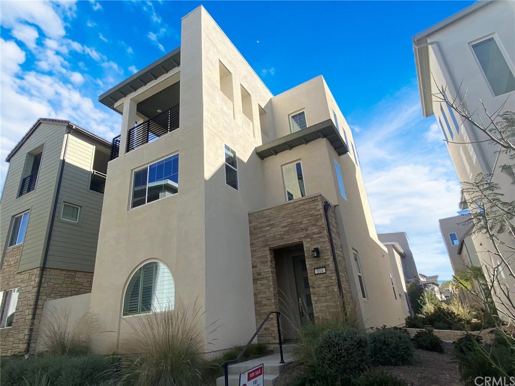 a view of an house with backyard space and balcony