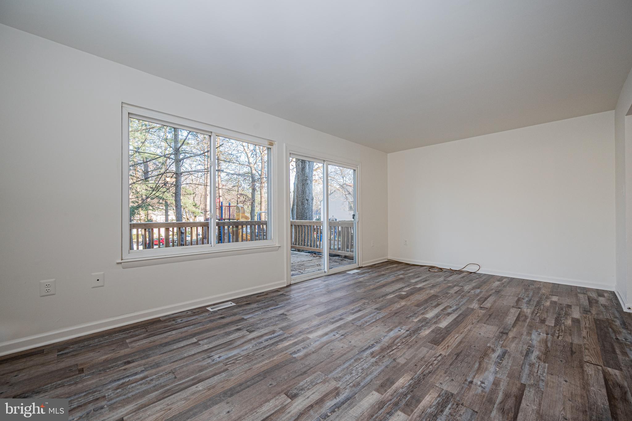 15967 Dorset Road Laurel, MD 20707 - Photo 10 of 27 Large living room