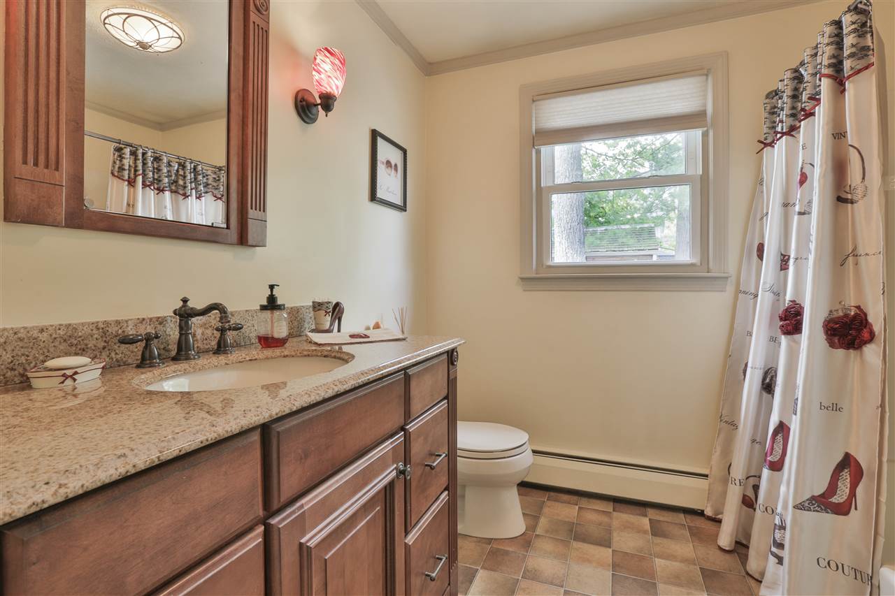 225 Oneida Street Manchester, NH 03102 - Photo 17 of 22