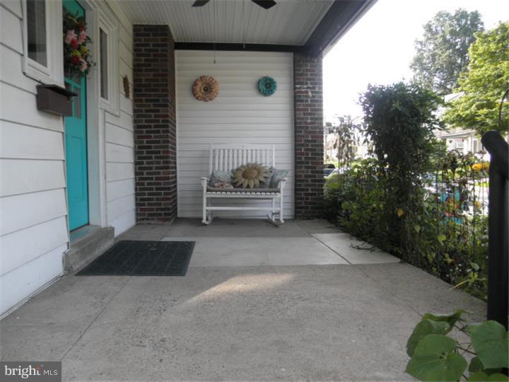 215 Sedgewood Road Springfield, PA 19064 - Photo 2 of 25 Porch
