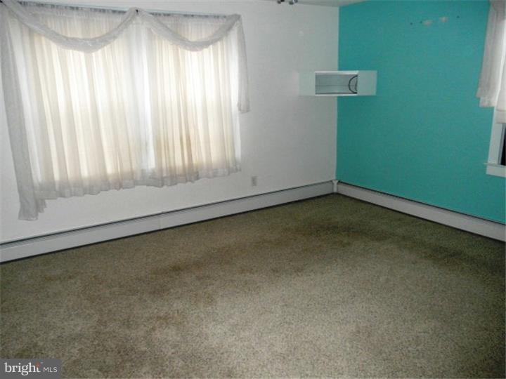 215 Sedgewood Road Springfield, PA 19064 - Photo 12 of 25 Bedroom - Main