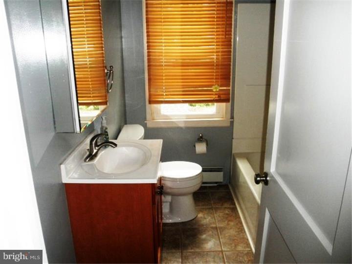 215 Sedgewood Road Springfield, PA 19064 - Photo 15 of 25 Bathroom