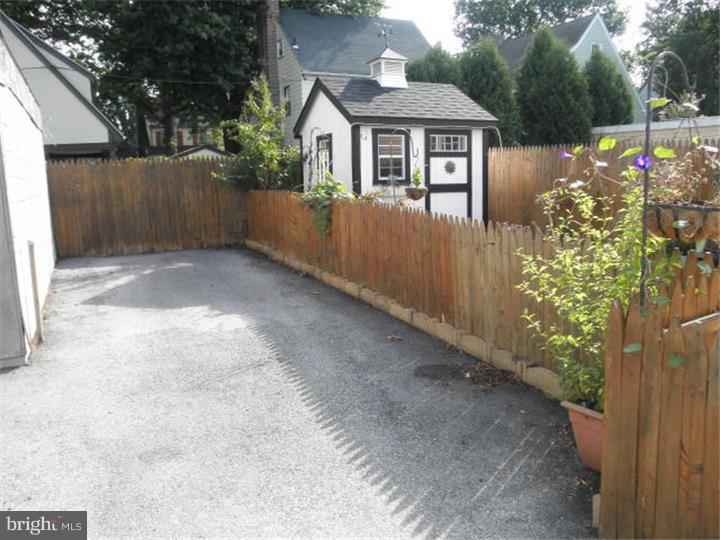 215 Sedgewood Road Springfield, PA 19064 - Photo 24 of 25 Driveway