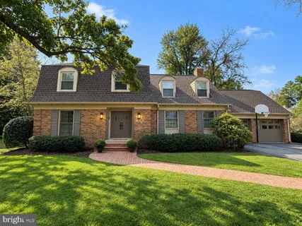 $1,298,000 | 8200 Gainsborough Court West, Potomac, MD 20854