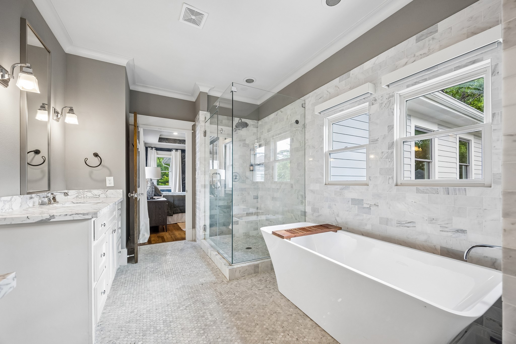 335 West 23rd Street Houston, TX 77008 - Photo 20 of 40 a bathroom with a granite countertop tub sink shower and mirror