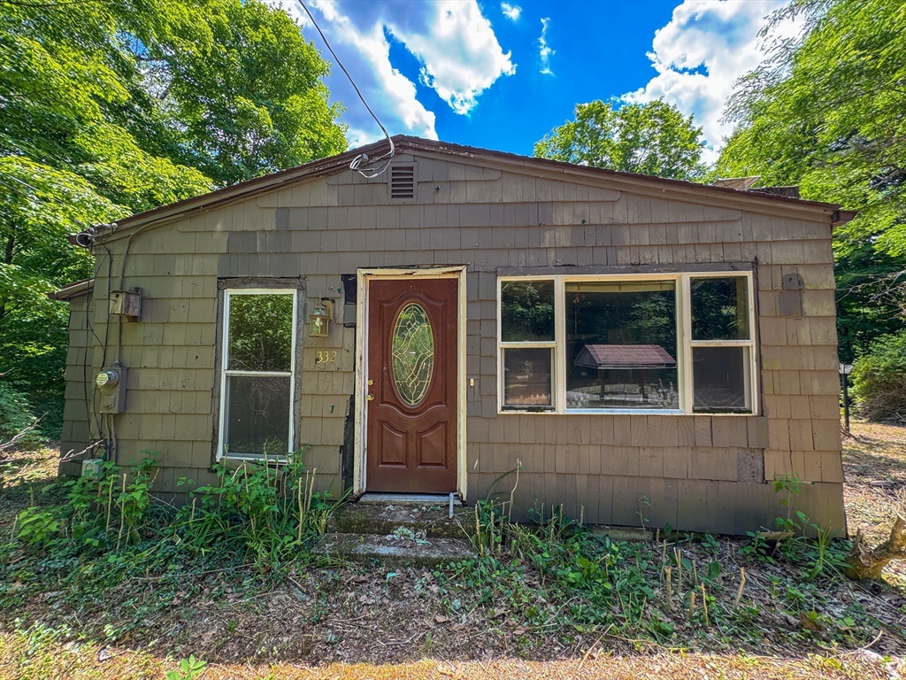 332 Batchelor Street Granby, MA 01033 - Photo 3 of 33
