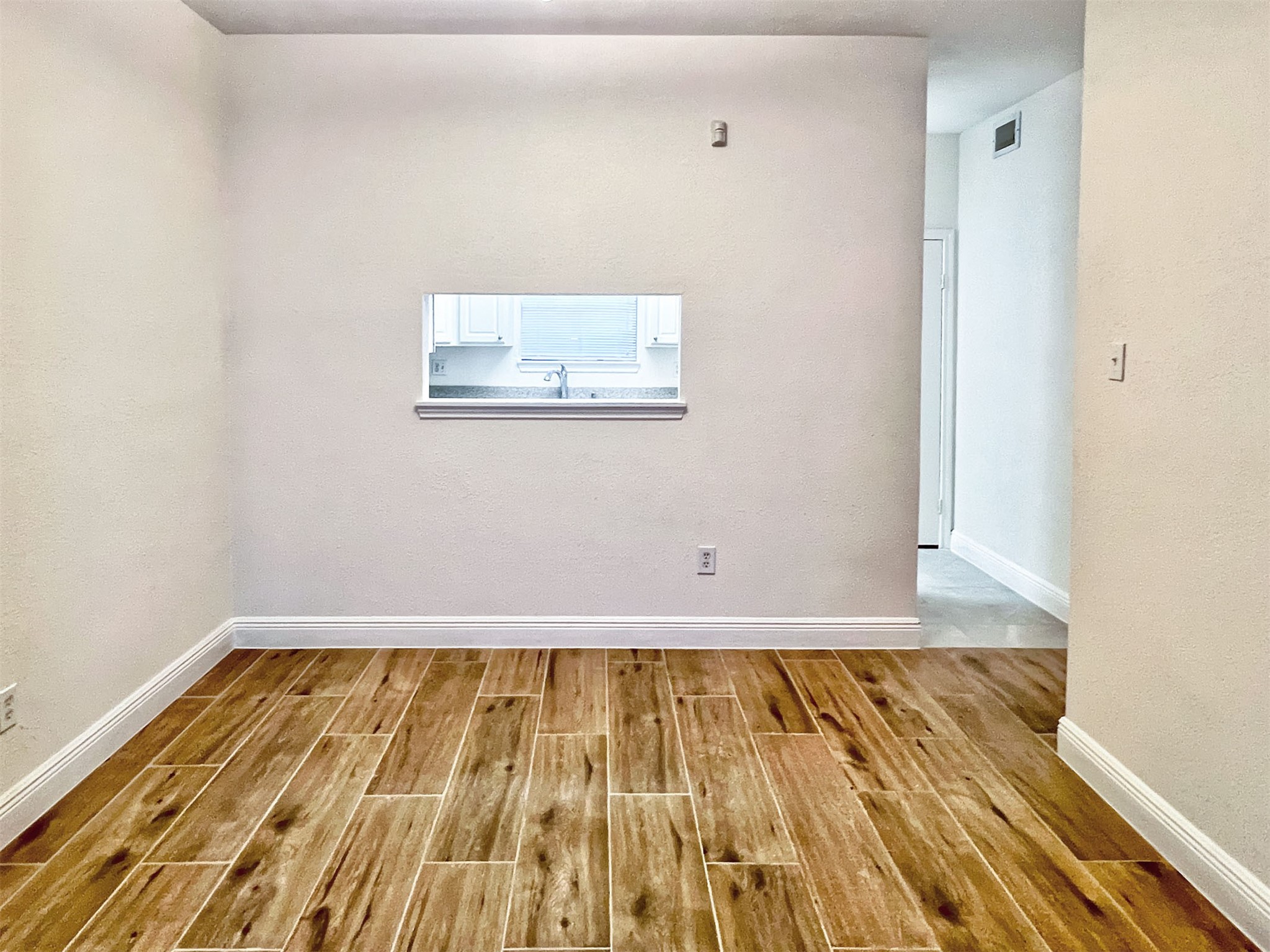 3130 Walnut Bend Lane, Unit 409 Houston, TX 77042 - Photo 4 of 30 DINING AREA