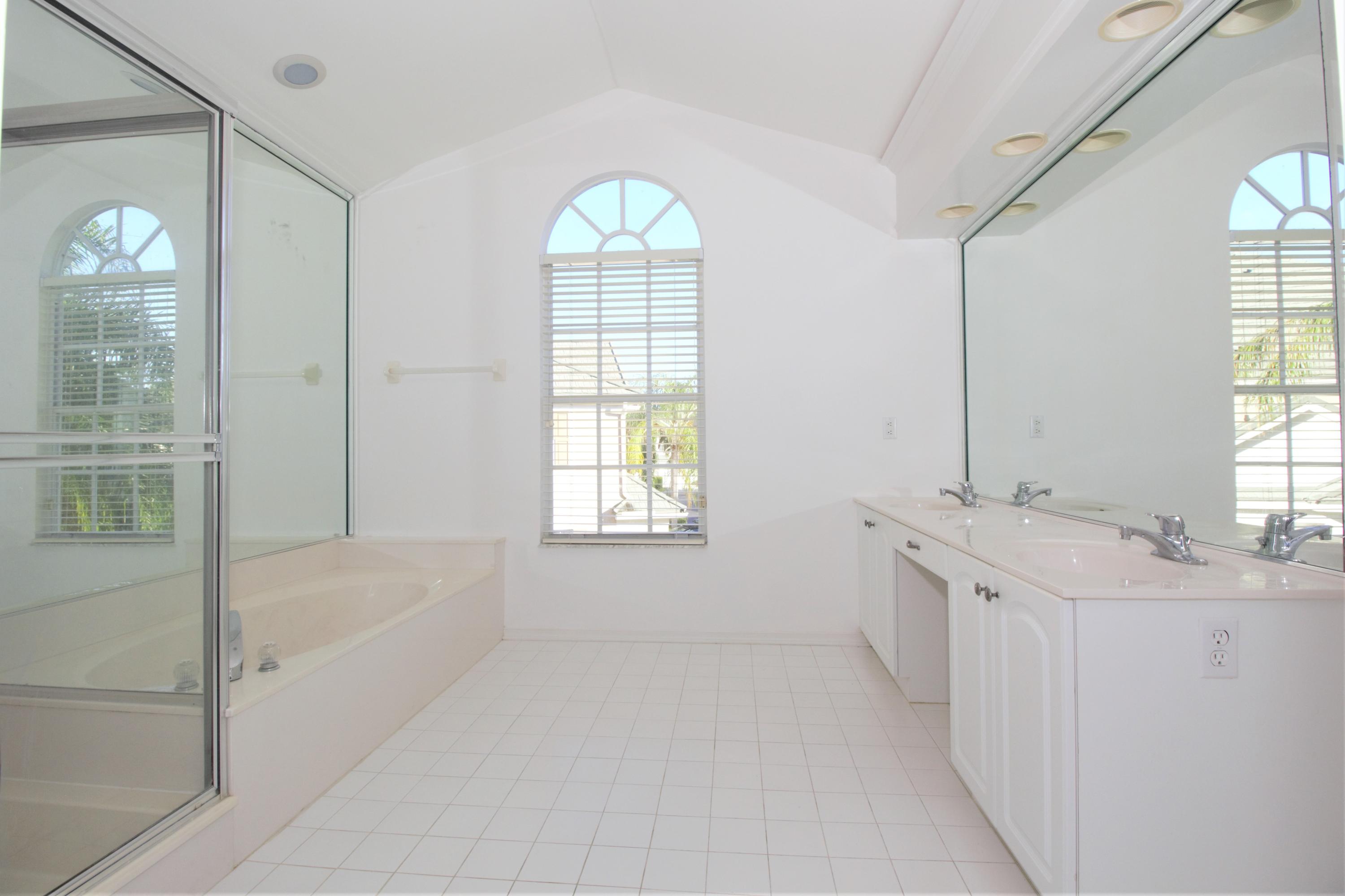 21530 St Andrews Grand Circle, Unit 27 Boca Raton, FL 33486 - Photo 18 of 30 Master Bathroom
