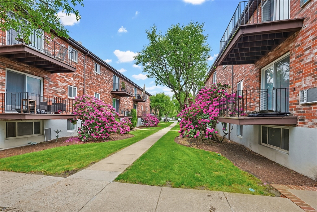 21 Westgate Road, Unit 4 Boston, MA 02467 - Photo 3 of 34