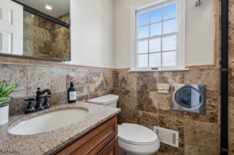 28 Elmwood Road Springfield, NJ 07081 - Photo 14 of 27