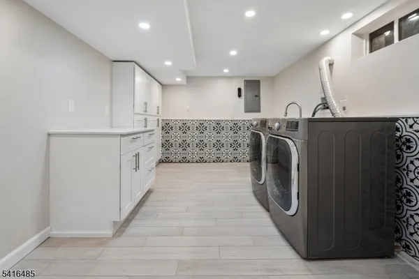 a view of entryway with washer and dryer