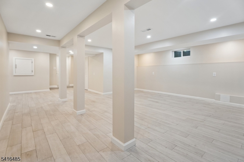 28 Elmwood Road Springfield, NJ 07081 - Photo 23 of 27