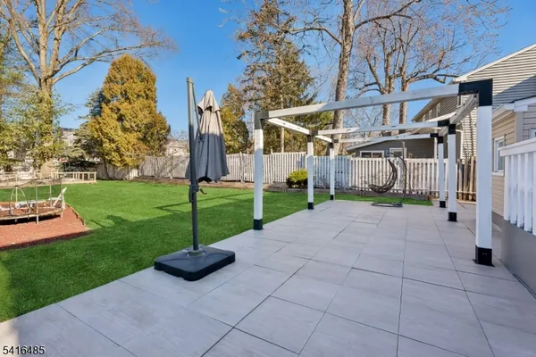 a view of a house with backyard and garden