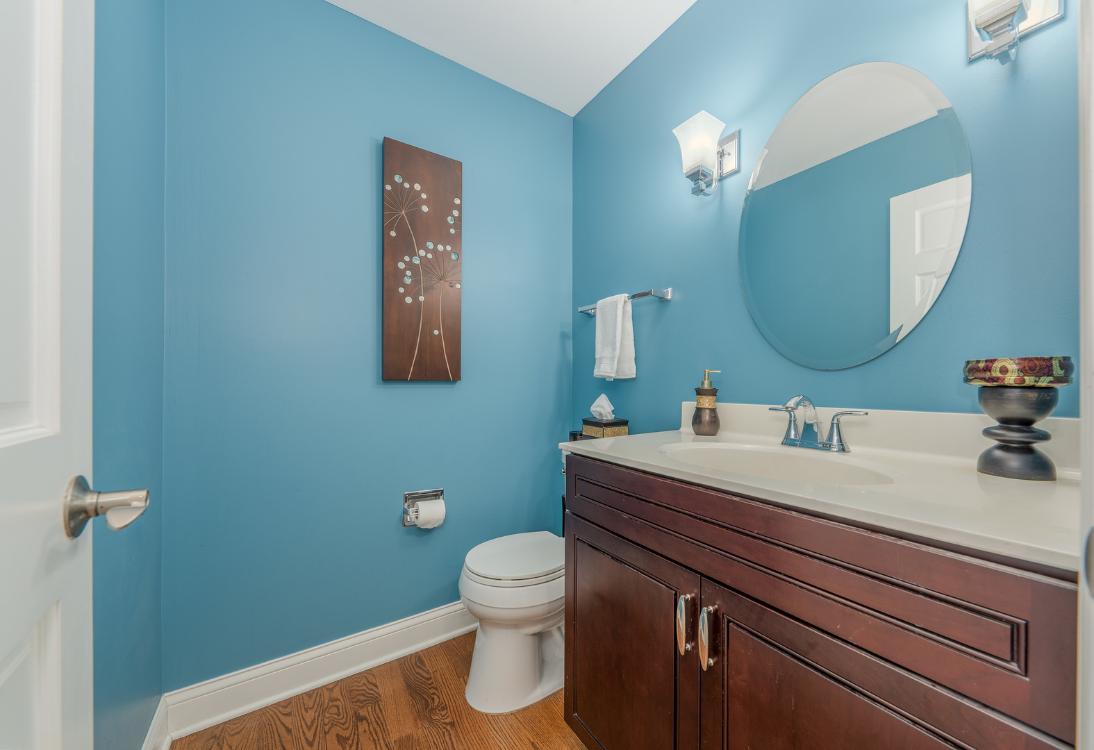 2040 Garfield Avenue Aurora, IL 60506 - Photo 12 of 32 a bathroom with a granite countertop toilet sink and mirror