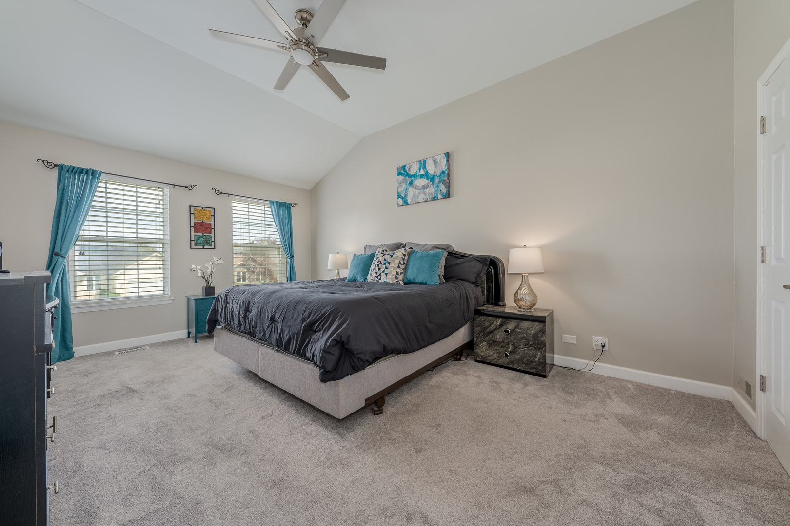 2040 Garfield Avenue Aurora, IL 60506 - Photo 13 of 32 a bedroom with a bed and window