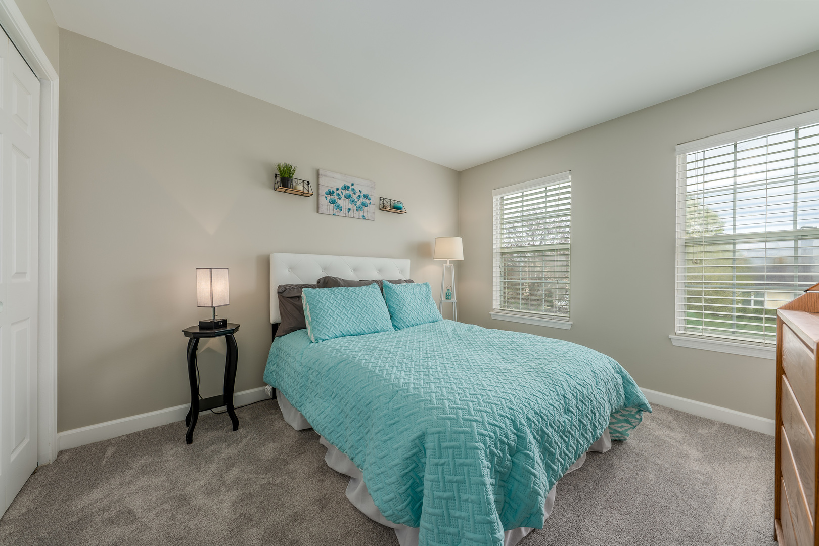 2040 Garfield Avenue Aurora, IL 60506 - Photo 18 of 32 a bedroom with a bed and a window