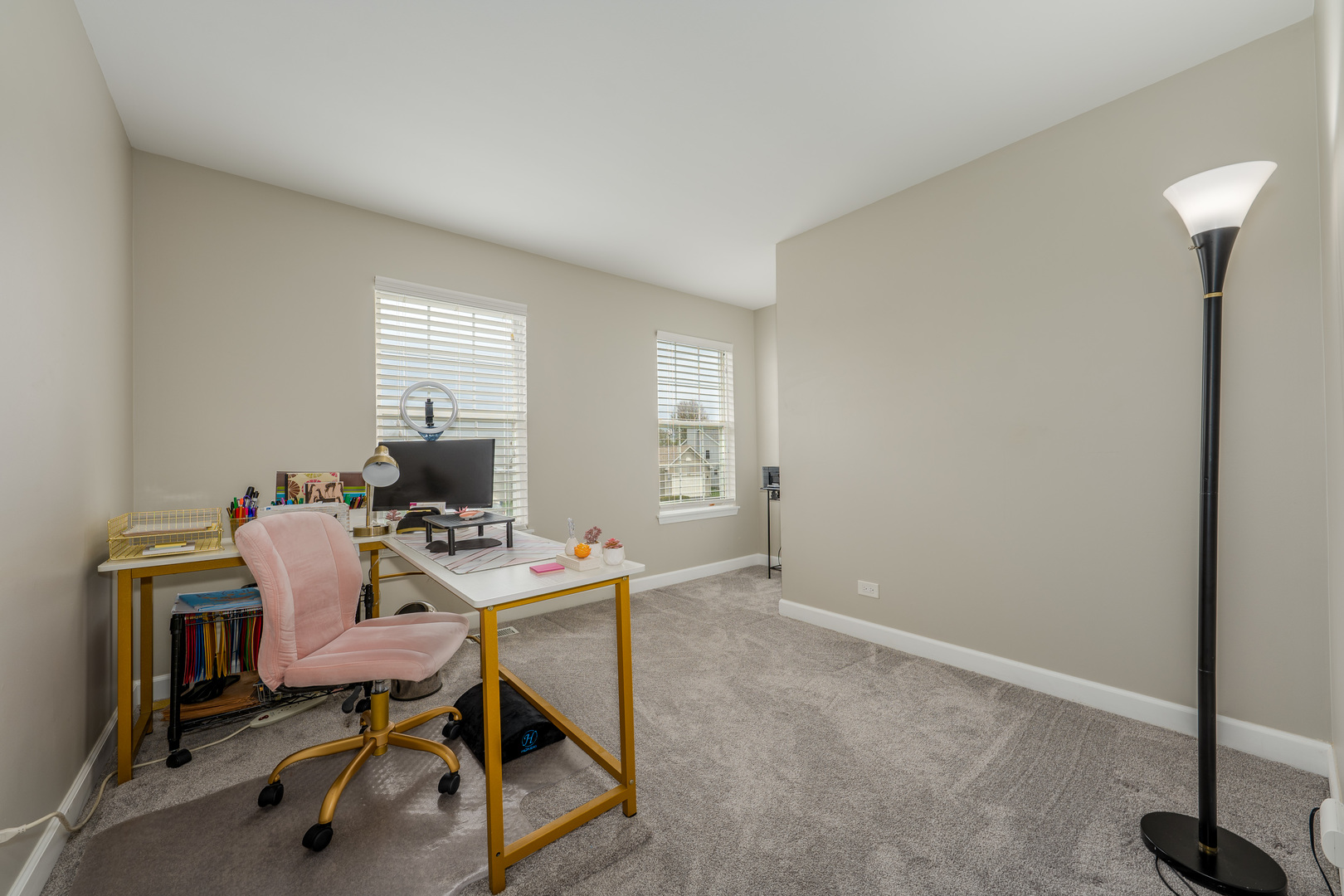 2040 Garfield Avenue Aurora, IL 60506 - Photo 19 of 32 a workspace with furniture and window