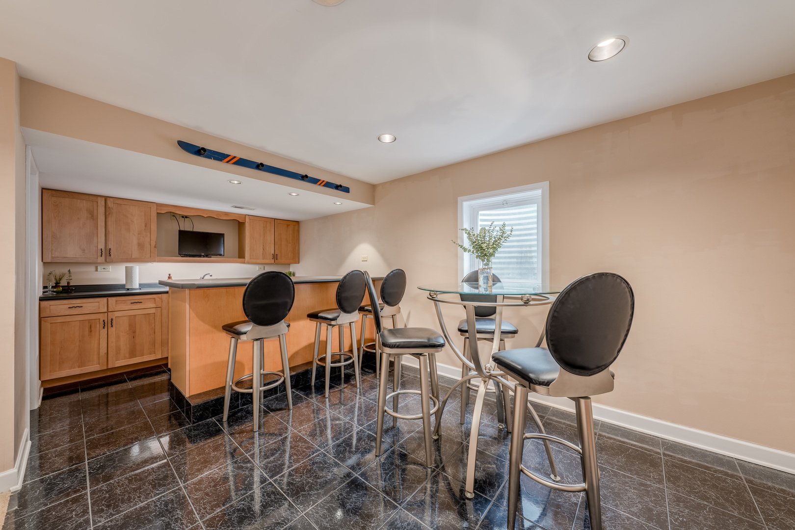 2040 Garfield Avenue Aurora, IL 60506 - Photo 22 of 32 a very nice looking dining room with chairs