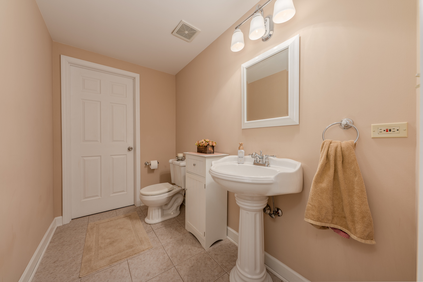 2040 Garfield Avenue Aurora, IL 60506 - Photo 26 of 32 a bathroom with a sink a toilet and shower
