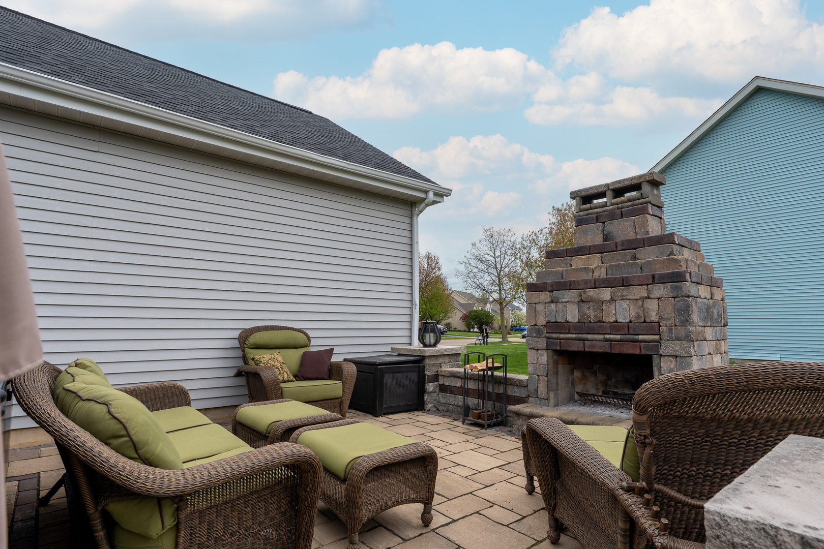 2040 Garfield Avenue Aurora, IL 60506 - Photo 27 of 32 a outdoor living space with patio furniture