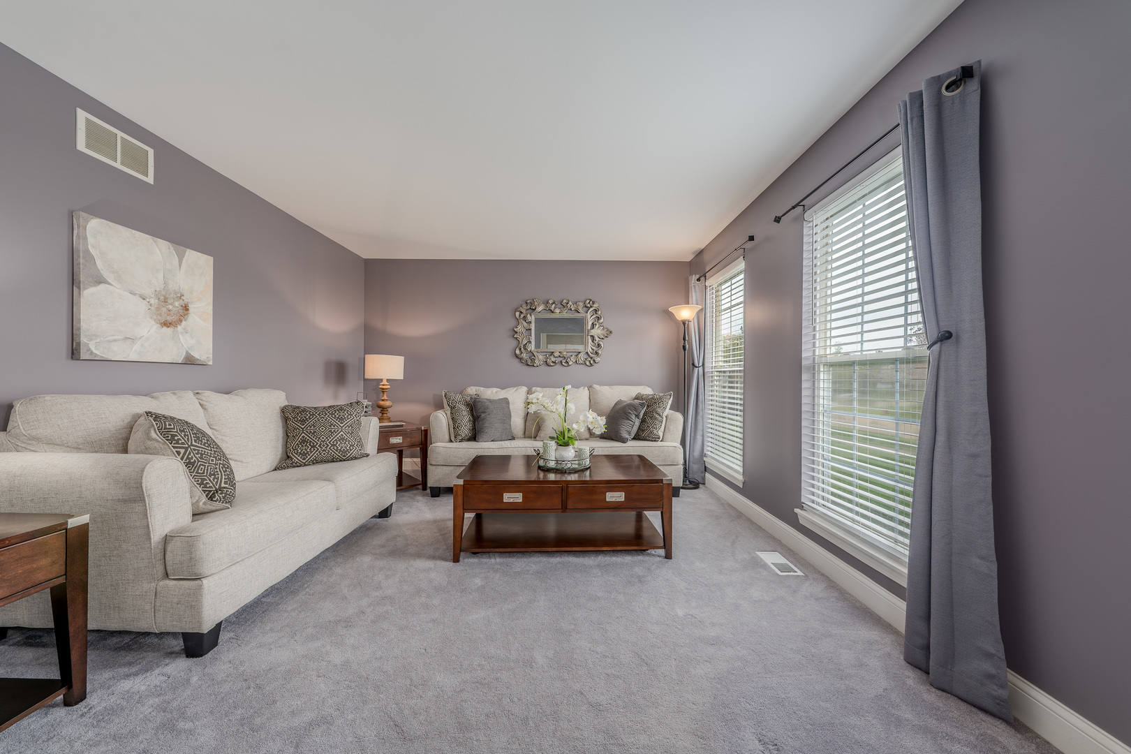 2040 Garfield Avenue Aurora, IL 60506 - Photo 4 of 32 a living room with furniture and a large window