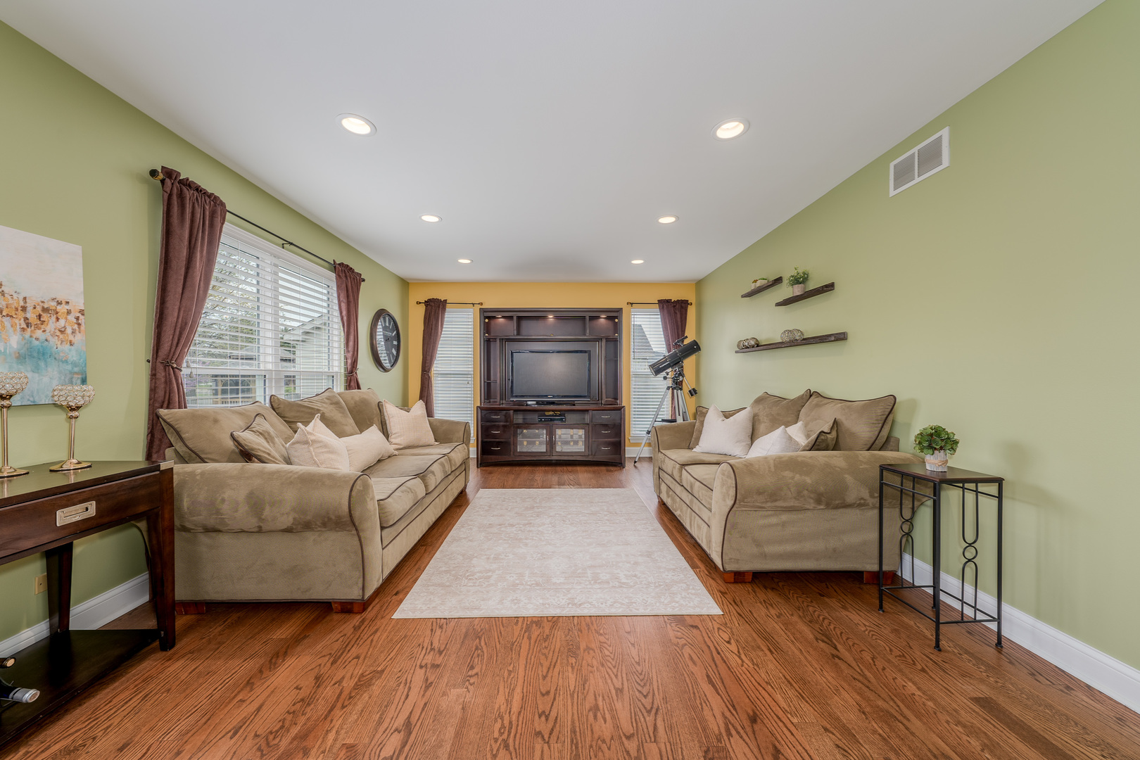 2040 Garfield Avenue Aurora, IL 60506 - Photo 10 of 32 a living room with furniture and a flat screen tv