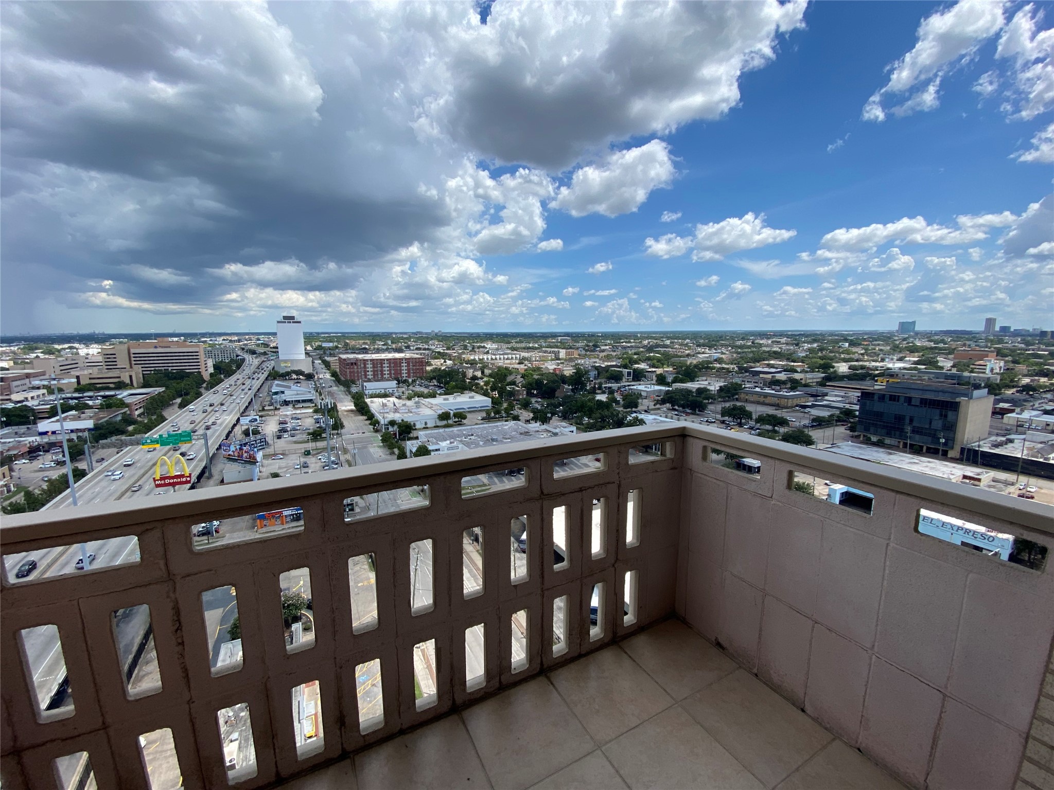 2016 Main Street, Unit 1702 Houston, TX 77002 - Photo 21 of 31