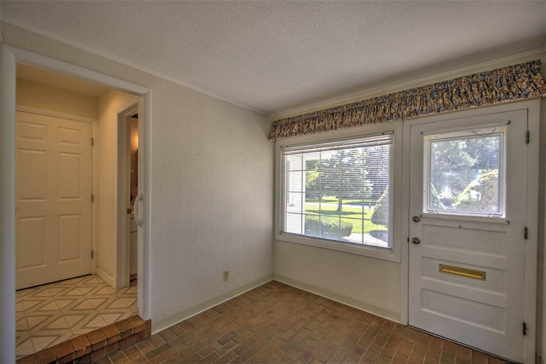 24 East South Court Drive Decatur, IL 62526 - Photo 9 of 38 Gallery Image 9