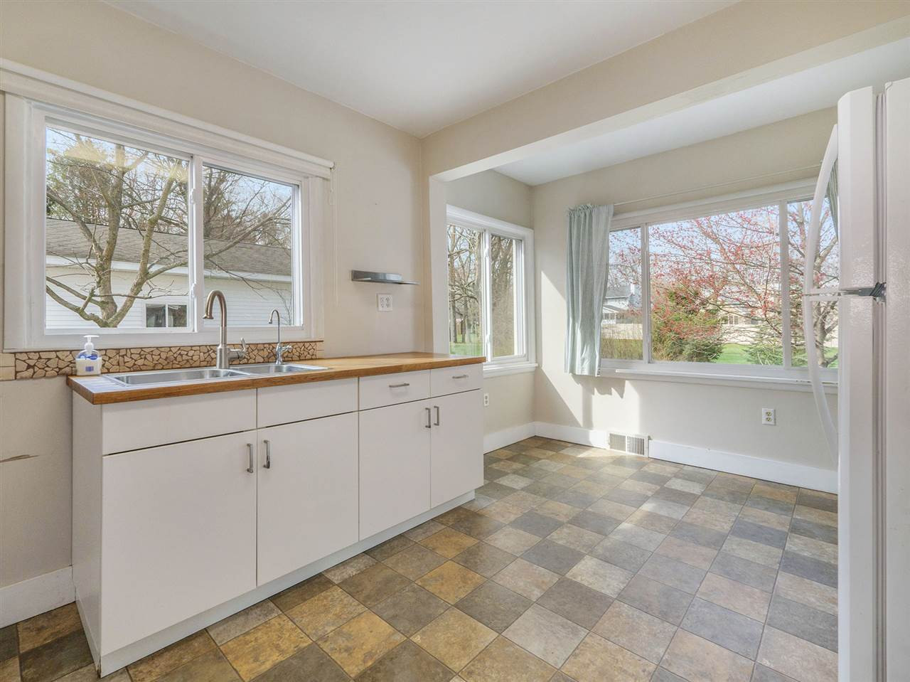 5202 South Jackson Road Jackson, MI 49201 - Photo 12 of 45 Photo 12