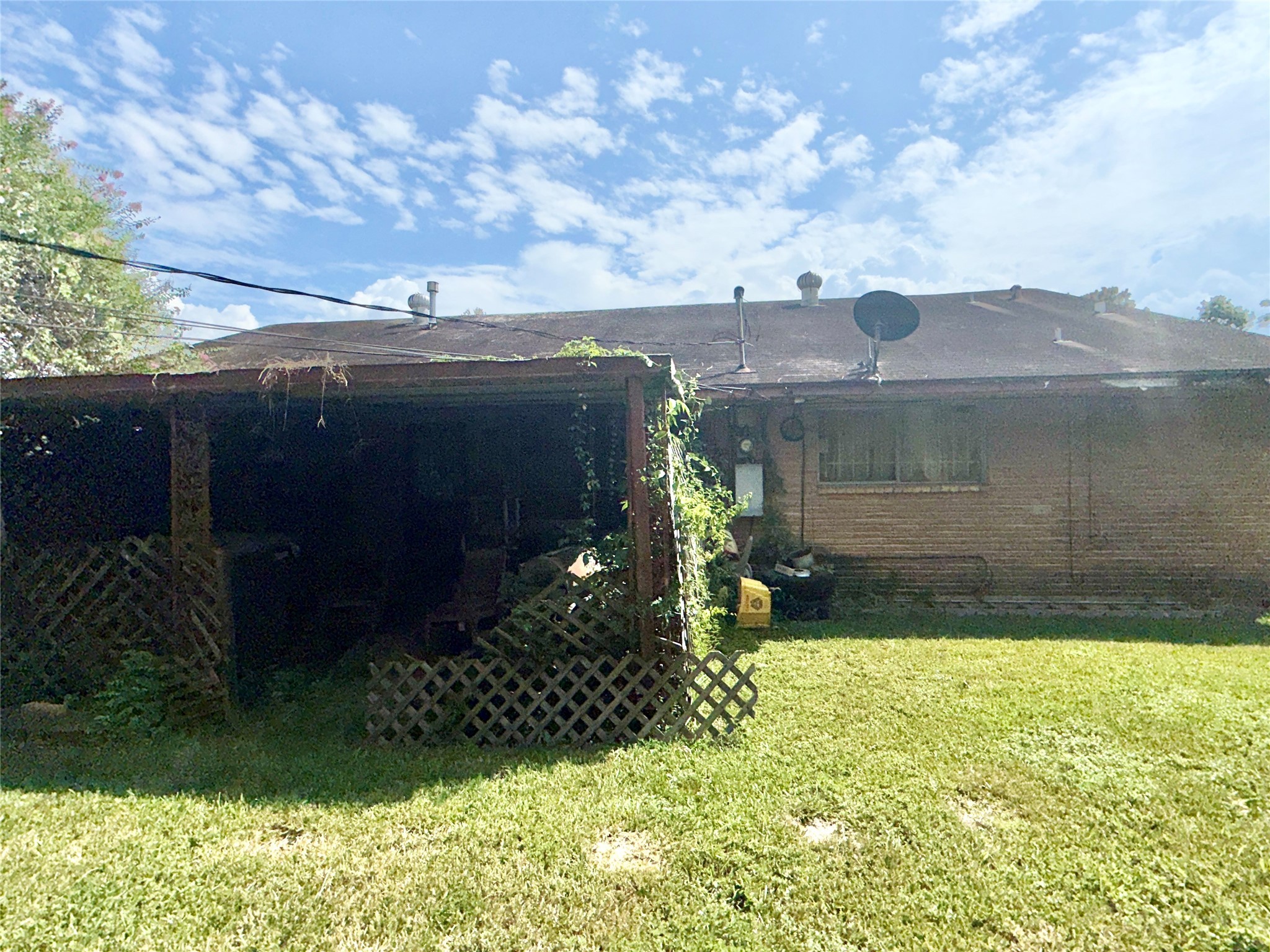 7705 Yoe Street Houston, TX 77016 - Photo 9 of 9 a view of a back yard of the house