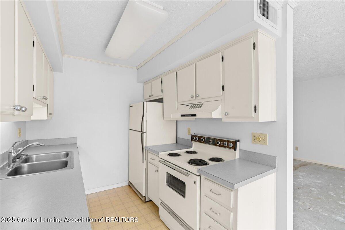 2044 Hamilton Road, Unit 201 Okemos, MI 48864 - Photo 12 of 25 16-Media Jett - 16