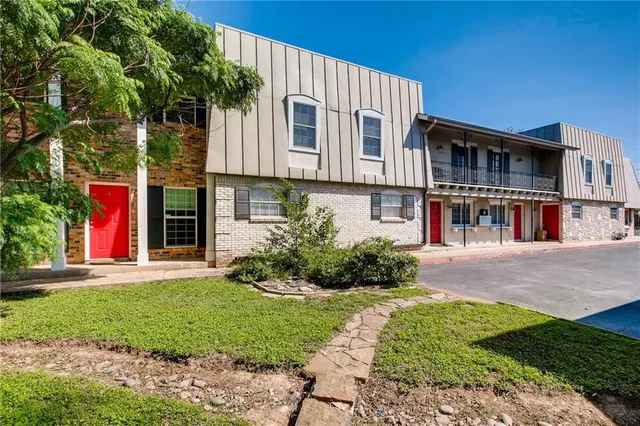 $1,050 | 7914 Mullen Drive, Unit 105, Austin, TX 78757