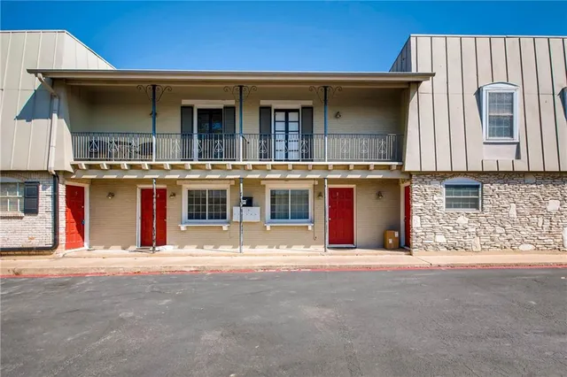 $1,050 | 7914 Mullen Drive, Unit 105, Austin, TX 78757