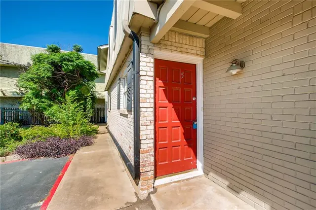 $1,050 | 7914 Mullen Drive, Unit 105, Austin, TX 78757