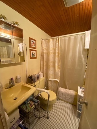 77 Scribner Road Tyngsborough, MA 01879 - Photo 8 of 18