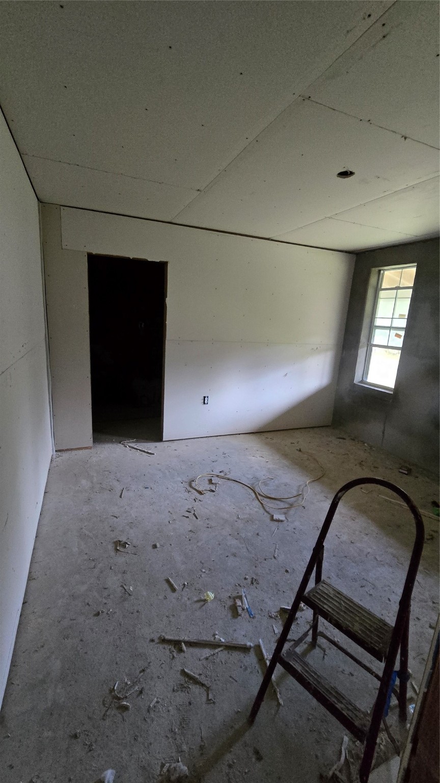 3535 Peveto Road Orange, TX 77632 - Photo 7 of 11 a view of a hallway