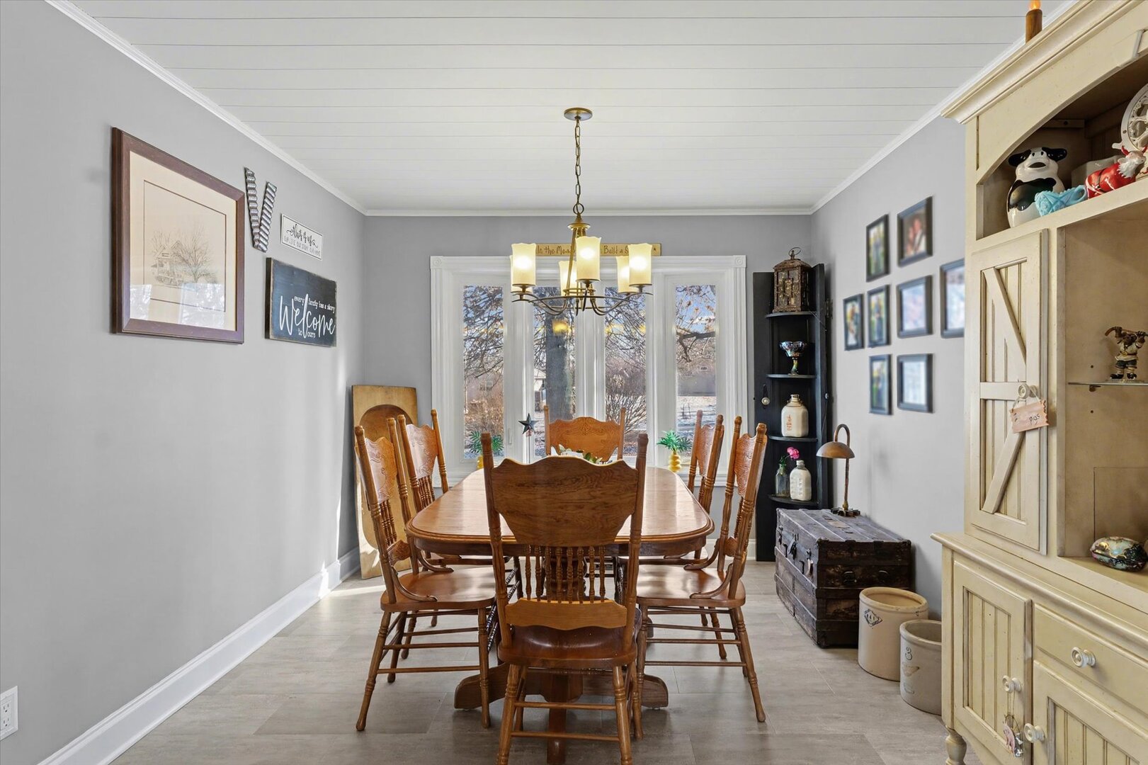 808 South Spring Lake Road Mahomet, IL 61853 - Photo 9 of 37 a dining room with furniture and window
