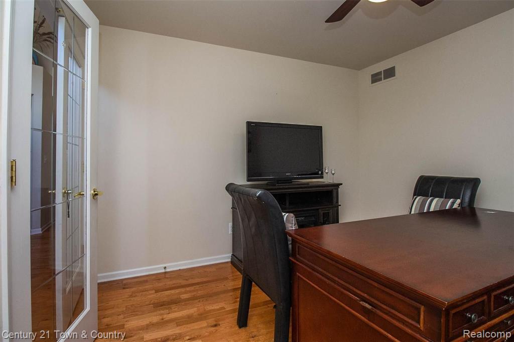 543 South Livernois Road Rochester Hills, MI 48307 - Photo 32 of 40