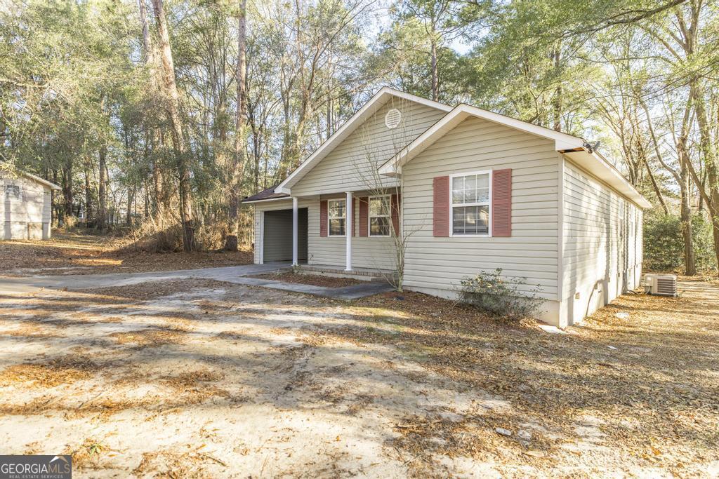 411 Cypress Drive Dublin, GA 31021 - Photo 4 of 31 a view of a house with a yard