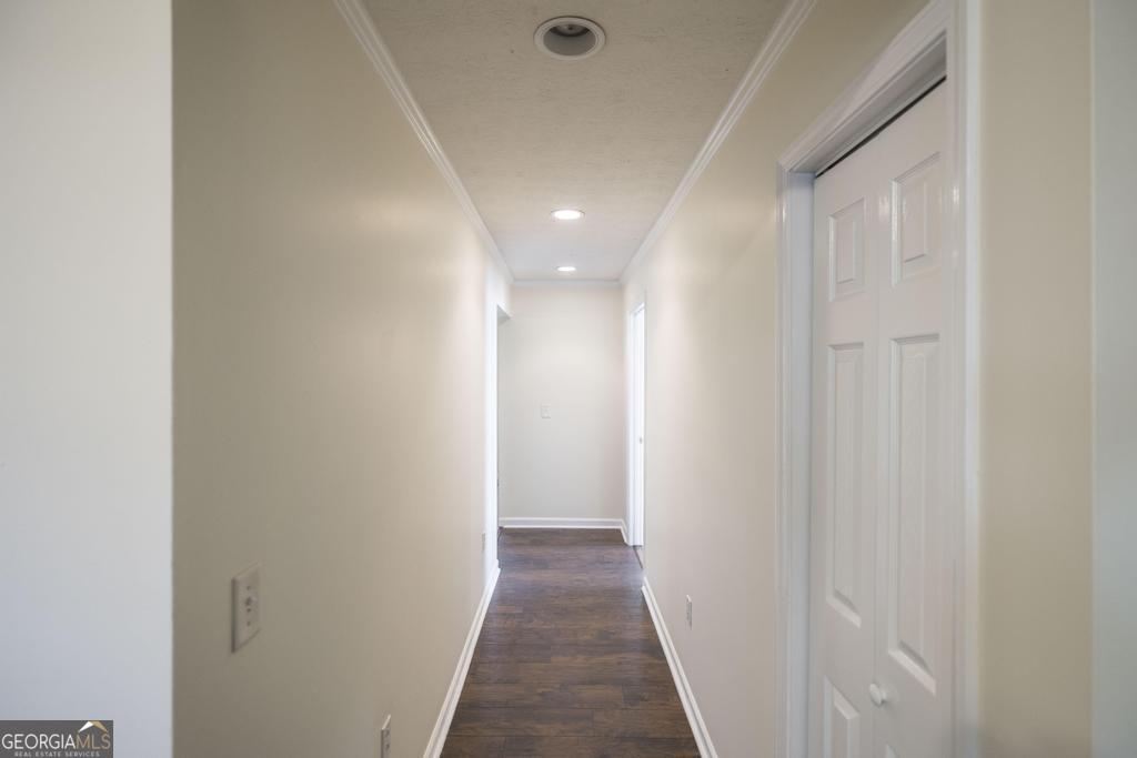 411 Cypress Drive Dublin, GA 31021 - Photo 10 of 31 a view of a hallway